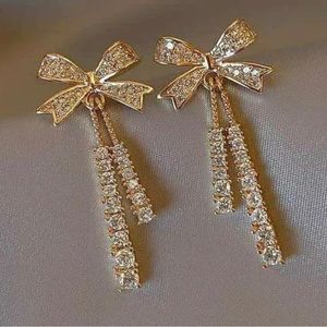 3️⃣ Rhinestone Bow Earrings